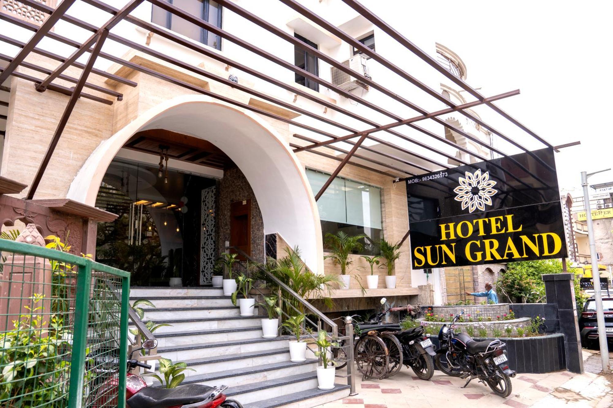 Hotel Sun Grand آغْرا المظهر الخارجي الصورة