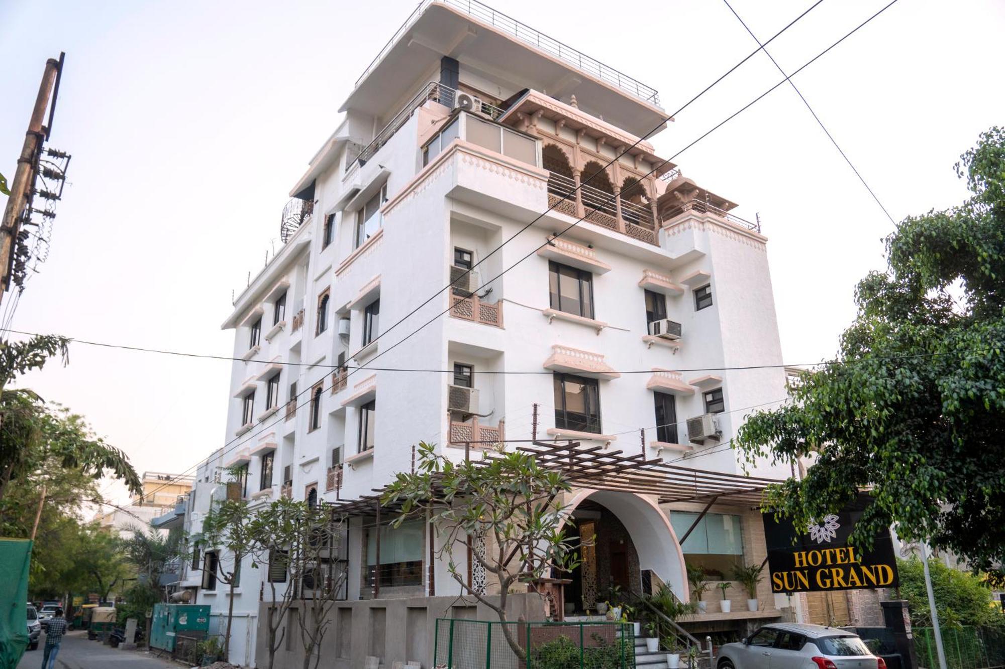 Hotel Sun Grand آغْرا المظهر الخارجي الصورة